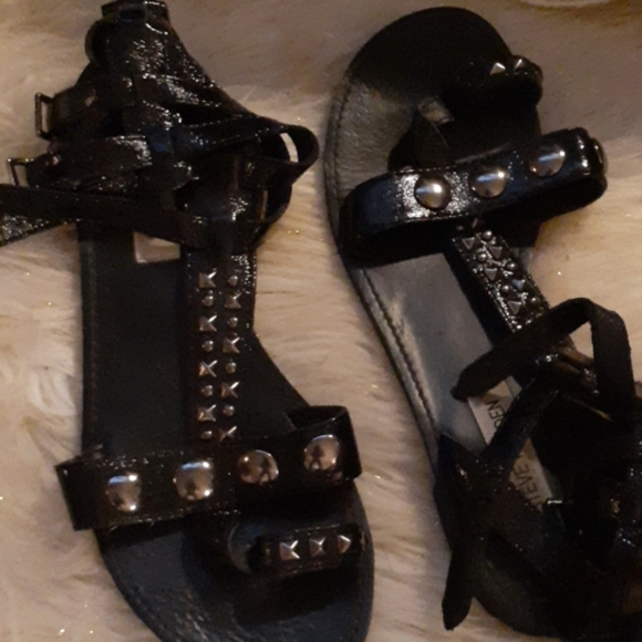 Sandals - Picture 2 of 3